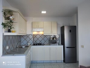 Fridge, microwave, oven, coffee/tea maker