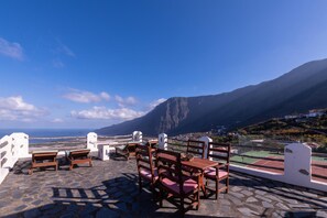 Outdoor dining - Fantastic Apartment for 4 guests Views, Pool, Tennis and BBQ (Frontera)