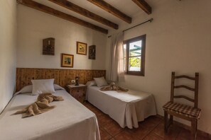 Iron/ironing board, free WiFi, bed sheets