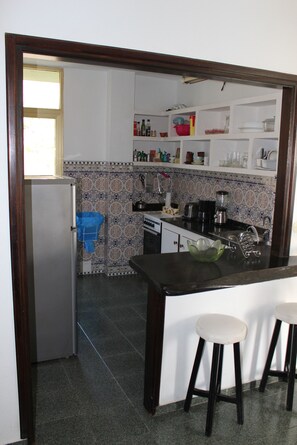 Fridge, microwave, oven, coffee/tea maker