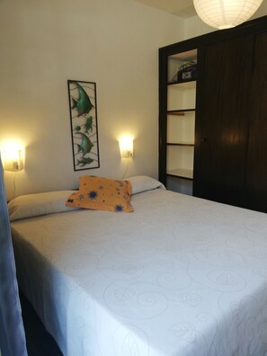 1 غرفة نوم ومكواة/لوح كي وواي فاي مجانًا وملاءات أسرّة