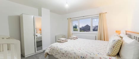 3 bedrooms, free WiFi, bed sheets