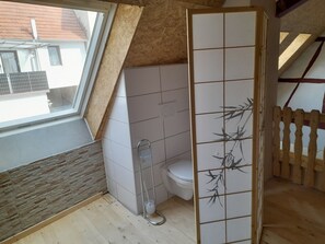 Hair dryer, towels, toilet paper - Apartment on 2 floors in the wine village (Malsch)