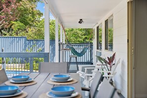 Outdoor dining - Mango Cottage 12 – Spacious 6-Bedroom Coastal Escape with Pool (SAWTELL)