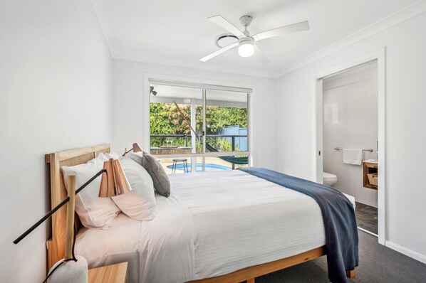 6 bedrooms, iron/ironing board, free WiFi, bed sheets