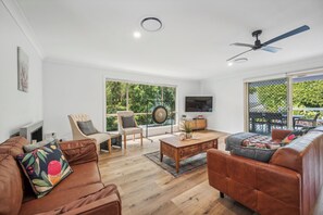 TV - Mango Cottage 12 – Spacious 6-Bedroom Coastal Escape with Pool (SAWTELL)