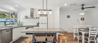 Mango Cottage 12 – Spacious 6-Bedroom Coastal Escape with Pool