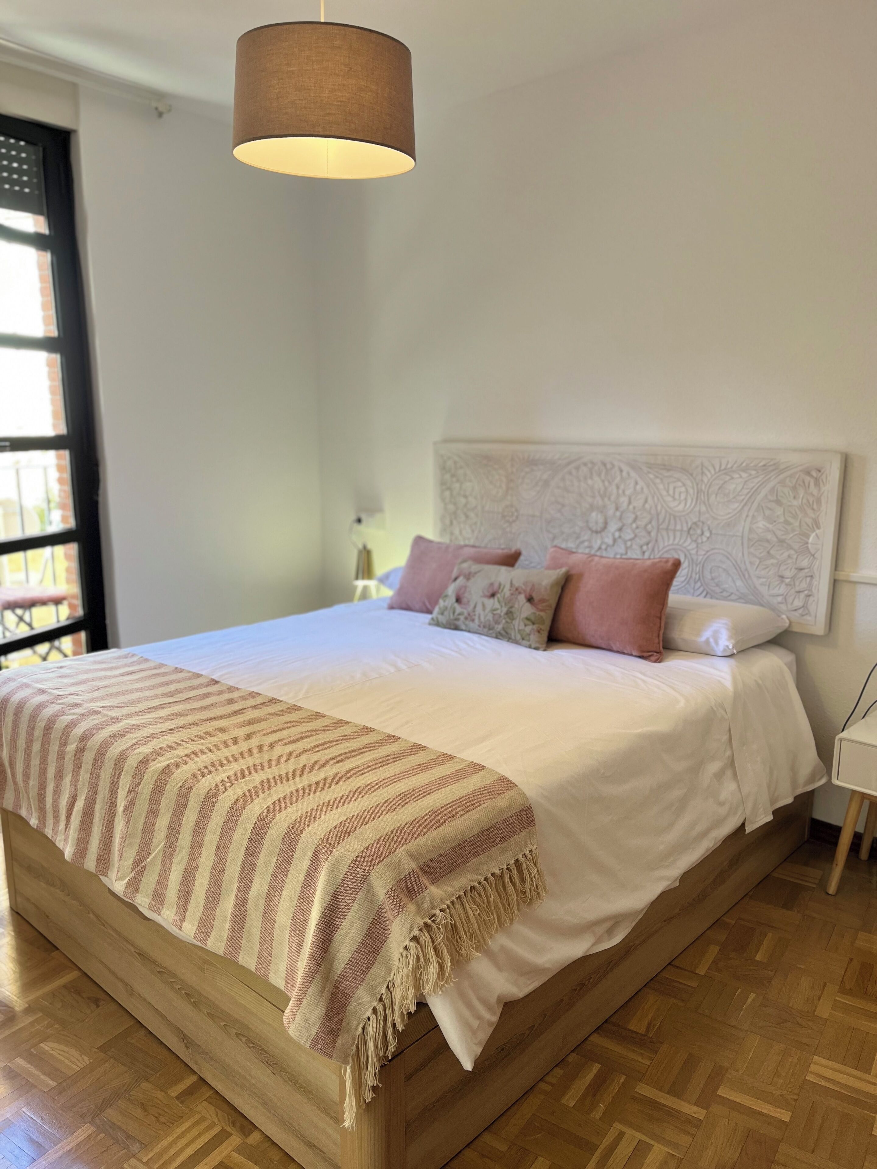 3 bedrooms, internet, bed sheets
