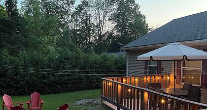 Maple Cottage at Miller Lake: Your Serene Nature Escape