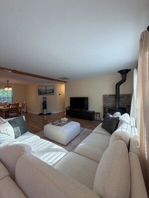 Smart TV, fireplace