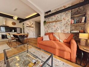 TV - Single-storey cottage in Champenoux with private parking (Champenoux)