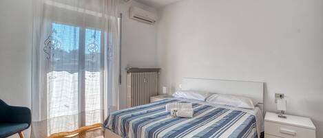 2 chambres, fer et planche Ă repasser, Wi-Fi, literie fournie