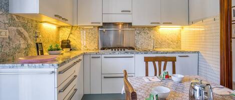 Kühlschrank, Ofen, Herdplatte, Geschirrspüler