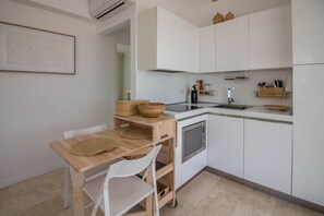 Fridge, microwave, stovetop, dishwasher - GuestHost - Modern apartment of 58 sqm located on the ground floor of a building without elevator, perfect for 4 people.The property is situated in the magnificent aquamarine residence with swimming pool and communal garden. The area is provided by all m (Pittulongu)