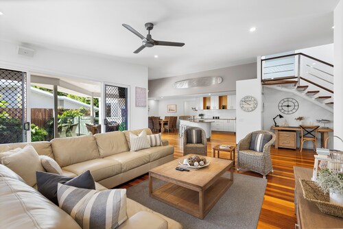 Beecheyana North - Beach Villa w/ heated pool