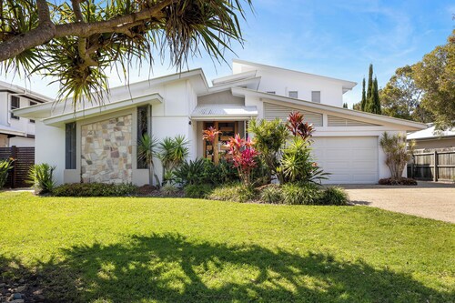 Beecheyana North - Beach Villa w/ heated pool