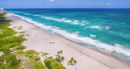 5 min Walk to Beach ~ King Bed ~ Beach Chairs