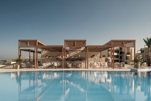 Bar junto a la piscina