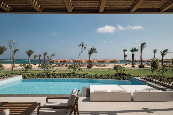 Royal Süit, Deniz Manzaralı | Ücretsiz minibar ürünleri, odada kasa, masa, ütü/ütü masası