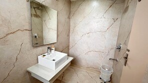 Elite Room, City View | Bathroom | Shower, towels, soap, shampoo