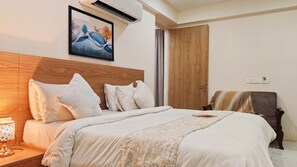 尊荣客房, 1 张特大床, 城市景观 | Select Comfort 床、办公桌、笔记本电脑工作区、免费 WiFi