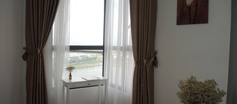 Romanctic 2-bedrooom  Halong bay view suite in Halong City with free WiFi