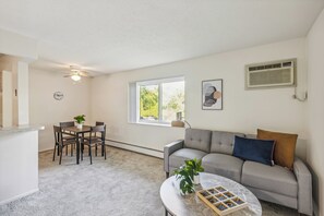 Smart TV, offices - Scenic Towers 3012 I Cozy & Comfy I Free Parking (Parma)