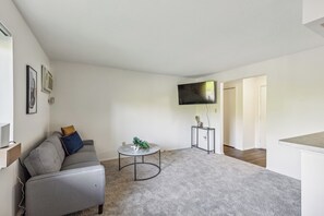 Smart TV, offices - Scenic Towers 3012 I Cozy & Comfy I Free Parking (Parma)