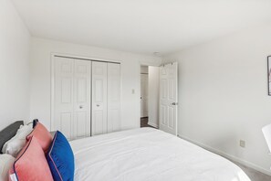 1 bedroom, desk, iron/ironing board, travel cot - Midtown 3603 I Cozy & Comfy I Free Parking (Parma)