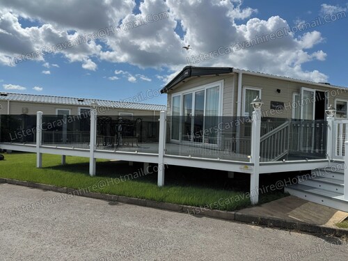 2 Bedroom Luxury Caravan pet Friendly Near Beach