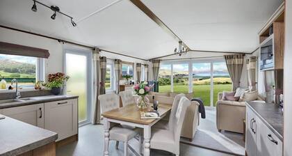 2 Bedroom Luxury Caravan pet Friendly Near Beach