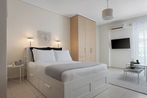 1 bedroom, in-room safe, iron/ironing board, travel cot - Athenian Comfort Apartments (Zografou)
