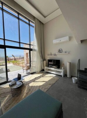 Smart TV - Enchanting Seaview 2 BR Loft in Mesca, Somabay (Somabay)