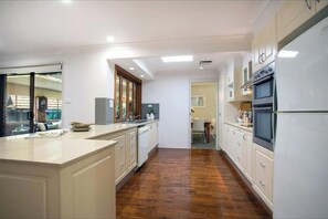 Microwave, stovetop, dishwasher