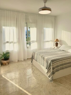 3 bedrooms, iron/ironing board, travel cot, free WiFi - Townhouse 5 minutes from downtown (Almuñécar)