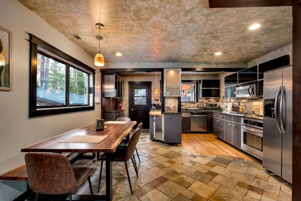 Fridge, microwave, oven, stovetop - North Tahoe Cabin Hot Tub- North Star Palisades (Kings Beach)