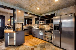 Fridge, microwave, oven, stovetop - North Tahoe Cabin Hot Tub- North Star Palisades (Kings Beach)