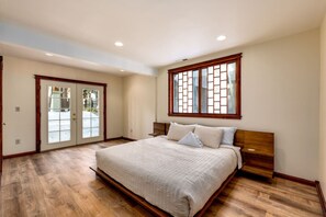 3 bedrooms, iron/ironing board, travel cot, WiFi - North Tahoe Cabin Hot Tub- North Star Palisades (Kings Beach)