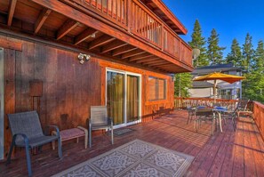 Outdoor dining - South Tahoe Grandma’s Family Home Hot Tub & Views (South Lake Tahoe)