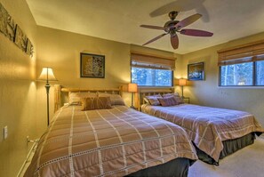 4 bedrooms, desk, iron/ironing board, travel cot - South Tahoe Grandma’s Family Home Hot Tub & Views (South Lake Tahoe)