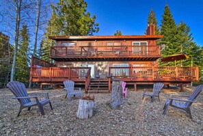 Exterior - South Tahoe Grandma’s Family Home Hot Tub & Views (South Lake Tahoe)