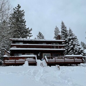 Exterior - South Tahoe Grandma’s Family Home Hot Tub & Views (South Lake Tahoe)