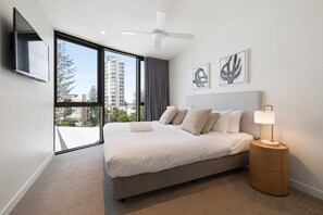 2 bedrooms, iron/ironing board, WiFi, bed sheets - 『CASSA VUE』- Cozy | Prime 2-BR (Broadbeach)