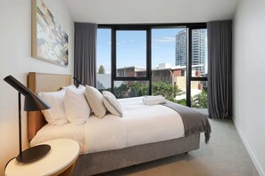 3 quartos, ferros/tábuas de passar roupa, Wi-Fi, roupa de cama