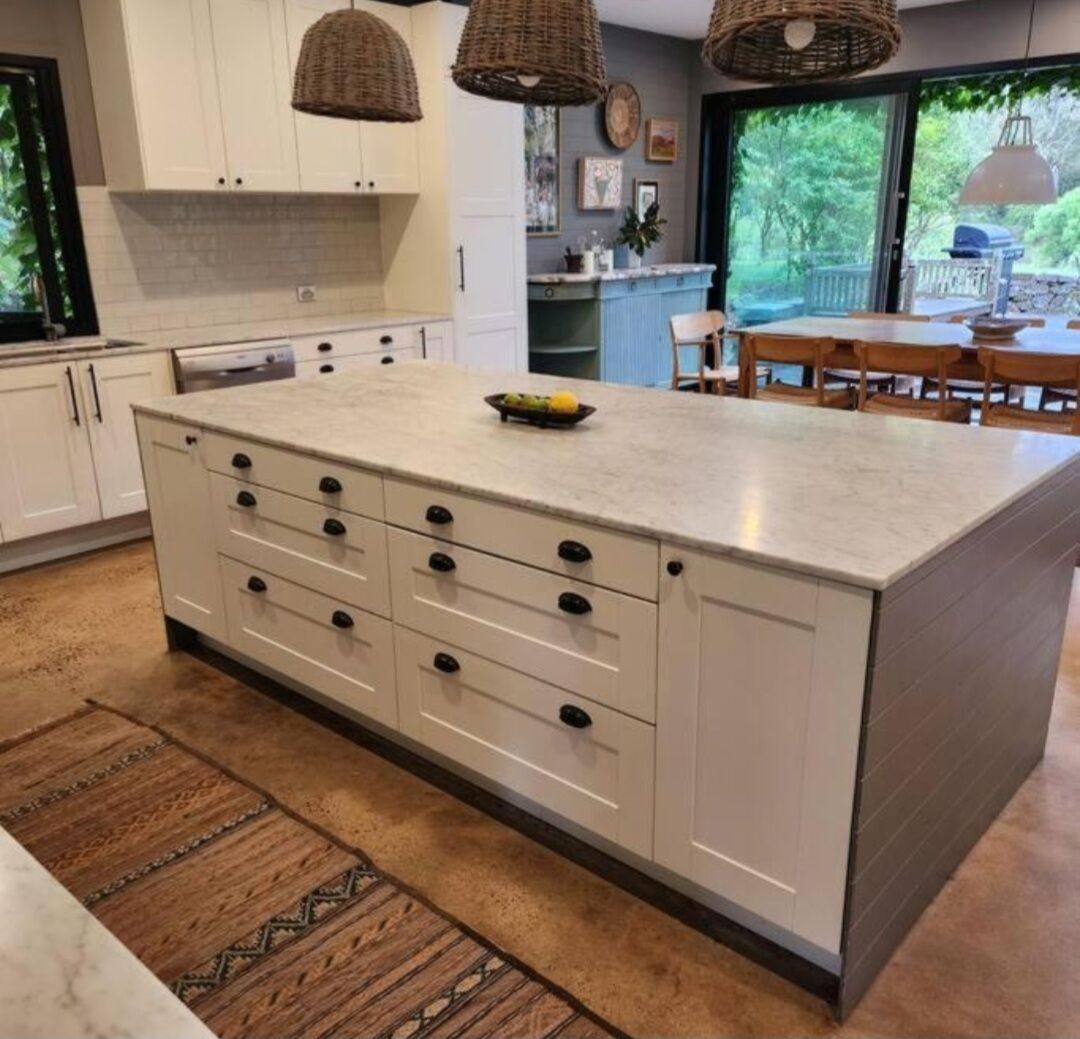 Micro-ondes, four, plaque de cuisson, lave-vaisselle