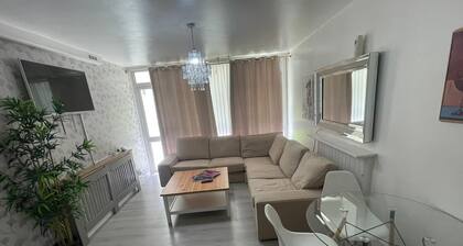 Xtra 3-bedroom apartment with WiFi in vibrant London