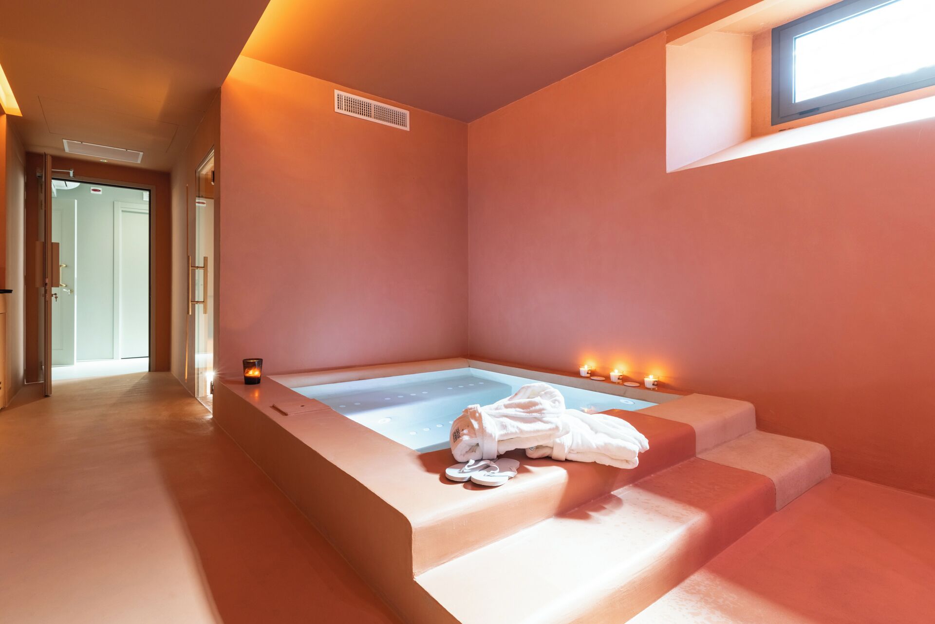 Sauna, hot tub, steam room