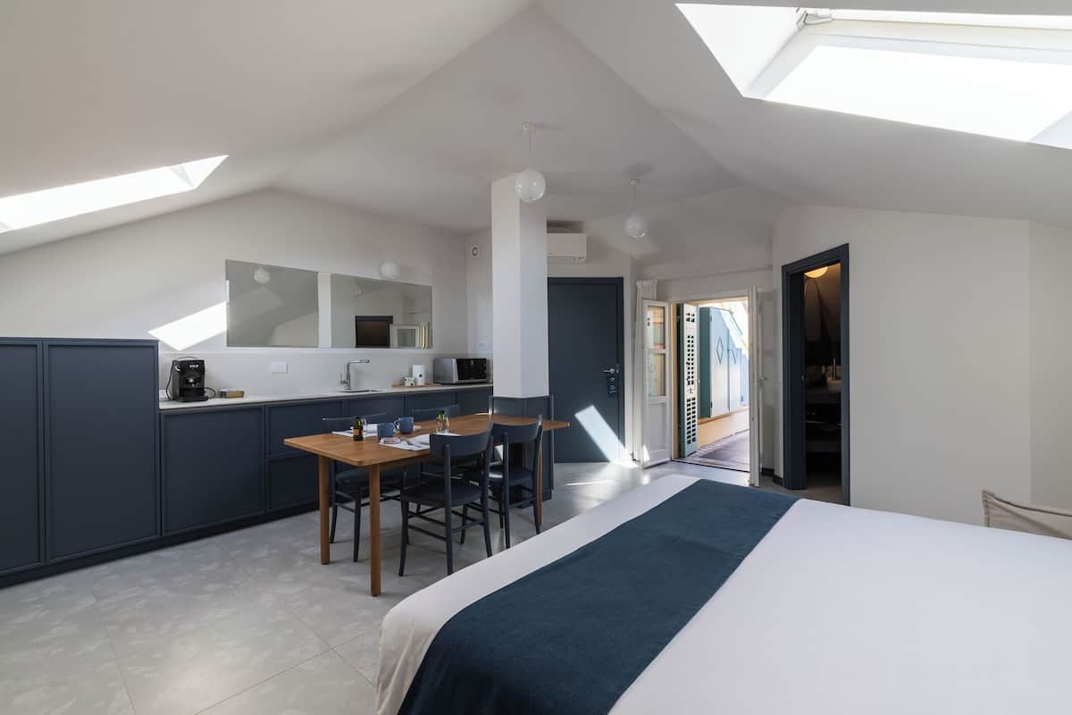 Studio, Balcony, Partial Sea View | Private kitchen | Fridge, microwave, stovetop, dishwasher