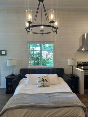 2 bedrooms, iron/ironing board, travel cot, free WiFi