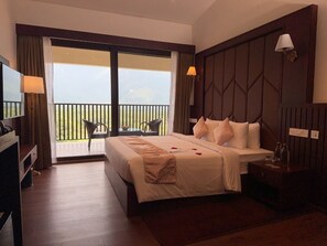 Tabla de planchar con plancha, wifi gratis y ropa de cama